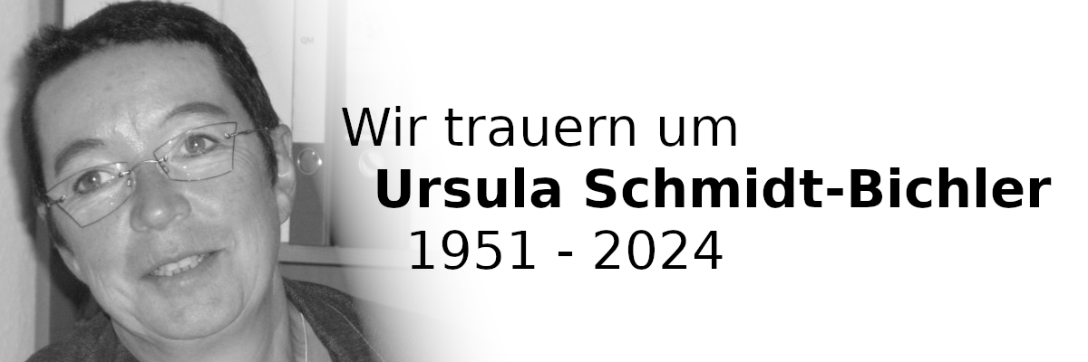 Porträt Ursula Schmidt-Bichler in Schwarz-Weiß und Text: Wir trauern um Ursula Schmidt-Bichler 1951 - 2024